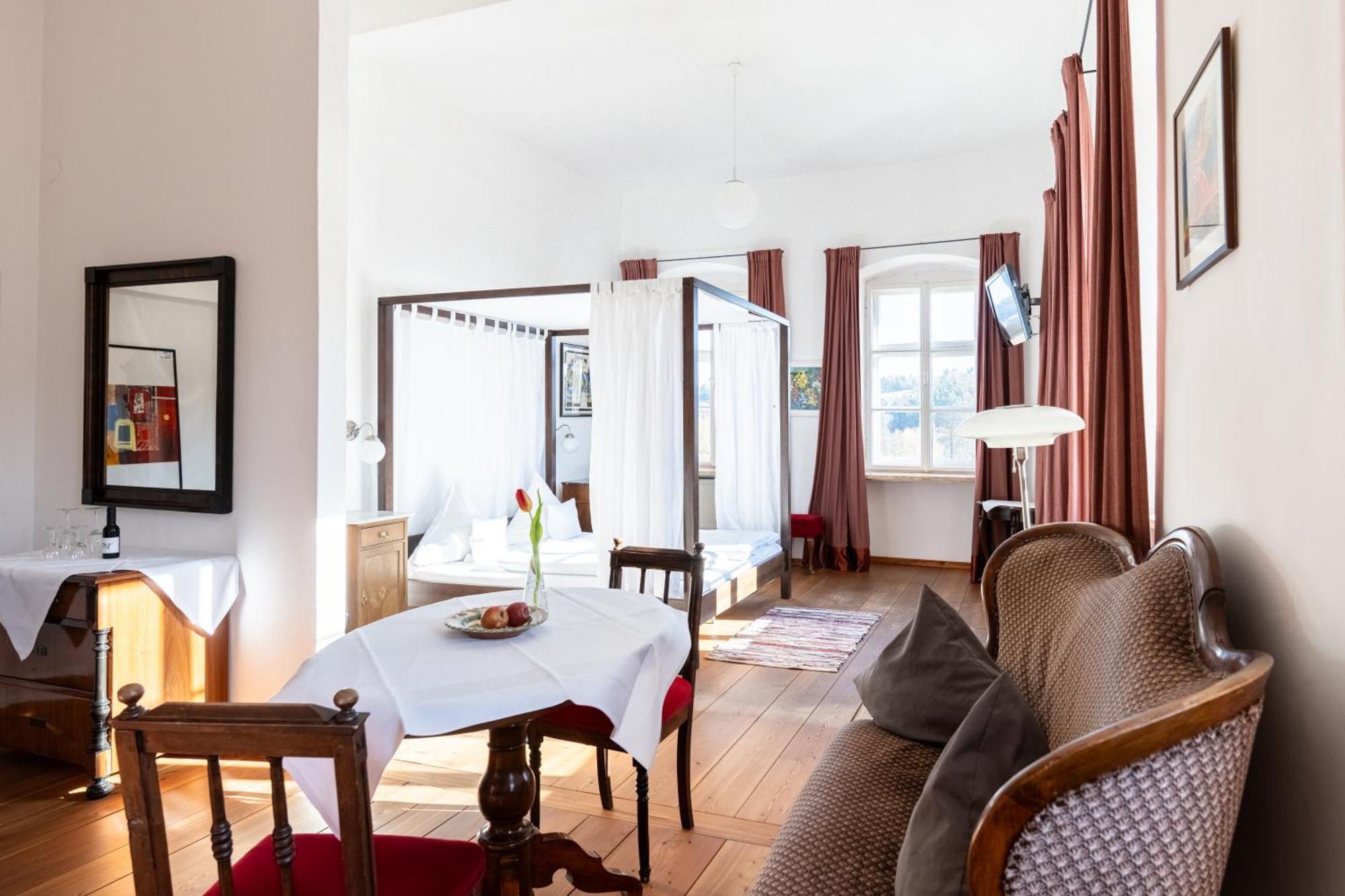 Hotel Schloss Raitenbuch *